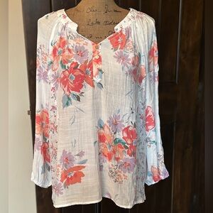 Pretty floral petite blouse-New without tag!
